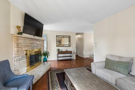 10 De Lazier Place Bloomingdale NJ 07403
