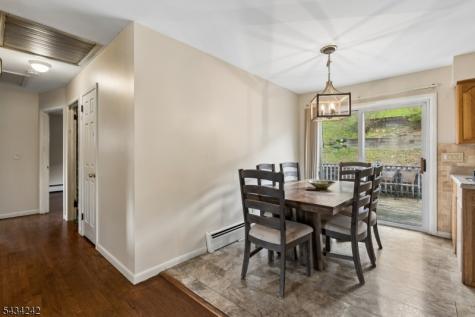10 De Lazier Place Bloomingdale NJ 07403