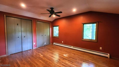 35 E Shore Trail Sandyston NJ 07826