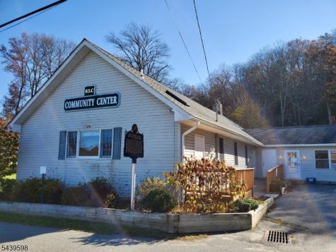 35 E Shore Trail Sandyston NJ 07826