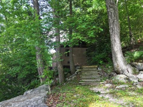 35 E Shore Trail Sandyston NJ 07826