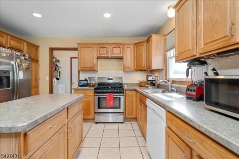 9 Carriage Lane Hardyston NJ 07419