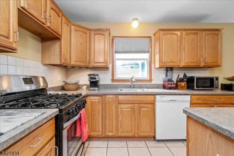 9 Carriage Lane Hardyston NJ 07419
