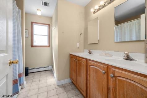 9 Carriage Lane Hardyston NJ 07419