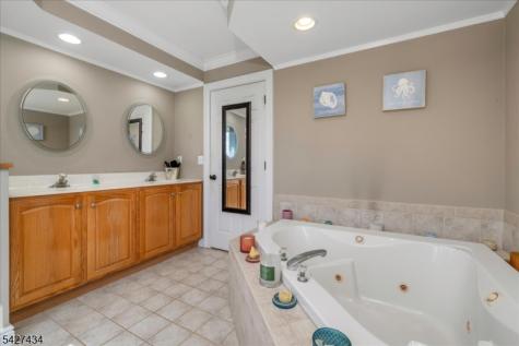 9 Carriage Lane Hardyston NJ 07419