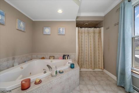 9 Carriage Lane Hardyston NJ 07419