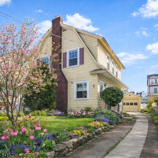 33 Beaumont Place Newark NJ 07104