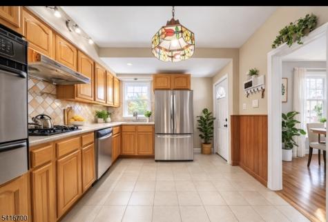 33 Beaumont Place Newark NJ 07104