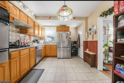 33 Beaumont Place Newark NJ 07104