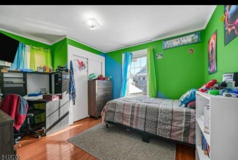 33 Beaumont Place Newark NJ 07104