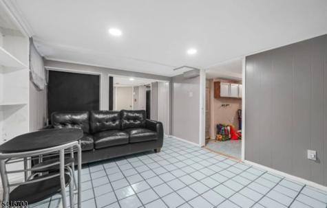 33 Beaumont Place Newark NJ 07104