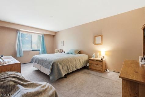 55 Meadowview Drive Clinton NJ 08801