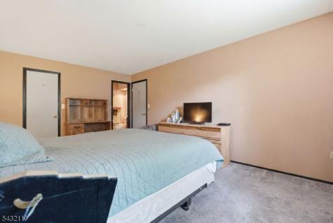 55 Meadowview Drive Clinton NJ 08801