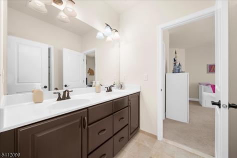 9 Donna Drive Raritan NJ 08822
