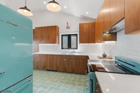 38 Ithanell Road Hopatcong NJ 07843