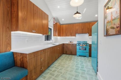 38 Ithanell Road Hopatcong NJ 07843