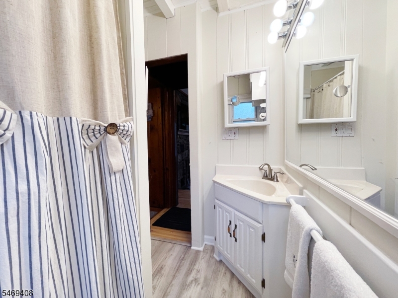 16 Lakeview Road Hopatcong NJ 07843