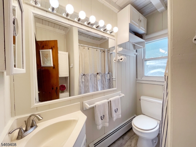 16 Lakeview Road Hopatcong NJ 07843