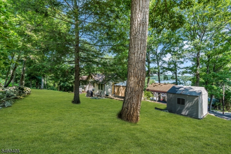 16 Lakeview Road Hopatcong NJ 07843