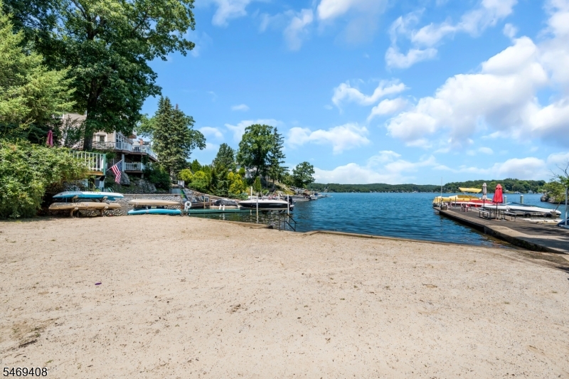 16 Lakeview Road Hopatcong NJ 07843