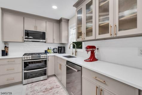 33 Oak Avenue Pequannock NJ 07440