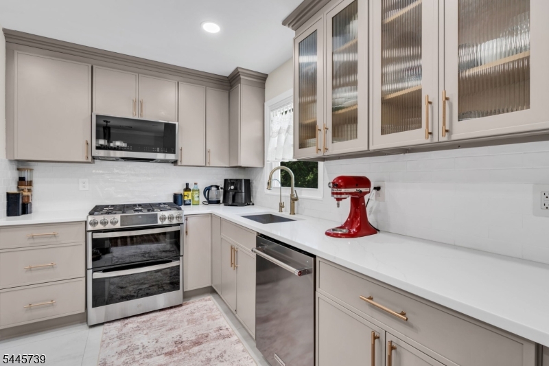 33 Oak Avenue Pequannock NJ 07440