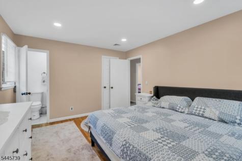 33 Oak Avenue Pequannock NJ 07440