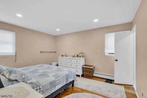 33 Oak Avenue Pequannock NJ 07440