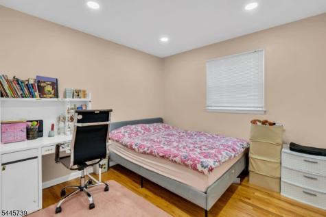 33 Oak Avenue Pequannock NJ 07440