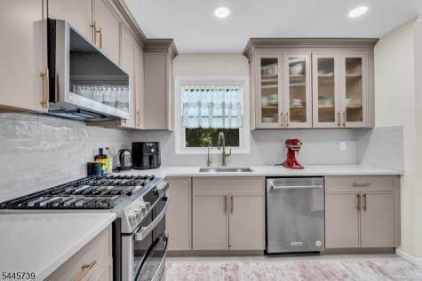 33 Oak Avenue Pequannock NJ 07440