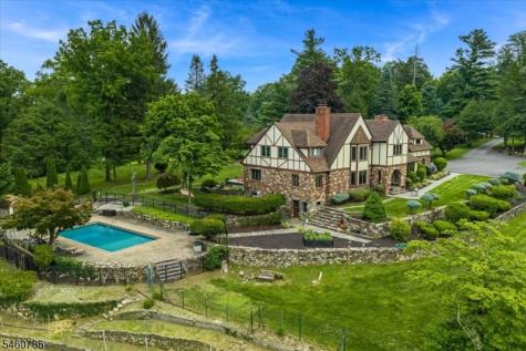 3 Manrodt Court Kinnelon NJ 07405