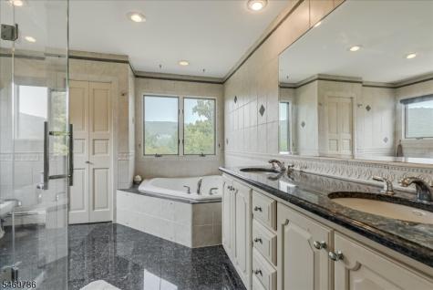3 Manrodt Court Kinnelon NJ 07405