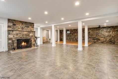 3 Manrodt Court Kinnelon NJ 07405