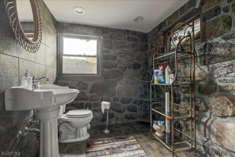 3 Manrodt Court Kinnelon NJ 07405