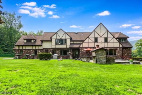 3 Manrodt Court Kinnelon NJ 07405