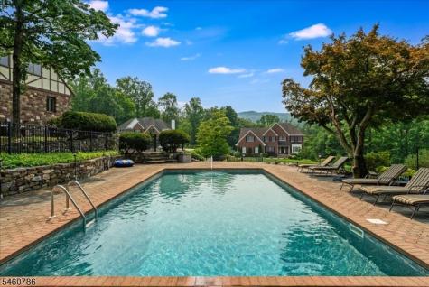 3 Manrodt Court Kinnelon NJ 07405