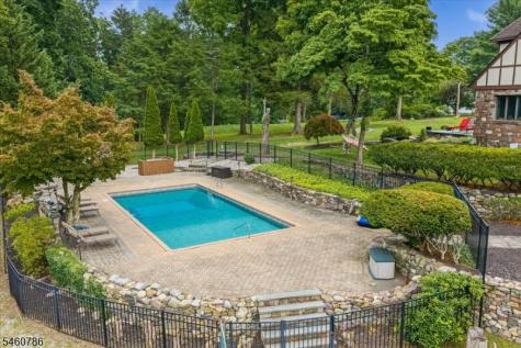 3 Manrodt Court Kinnelon NJ 07405