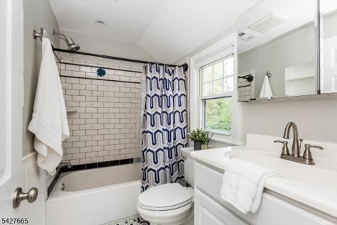 199 Stonehouse Road Bloomfield NJ 07028