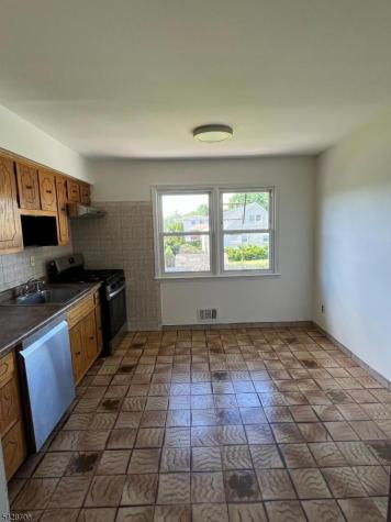 17 Garden Drive Elmwood Park NJ 07407