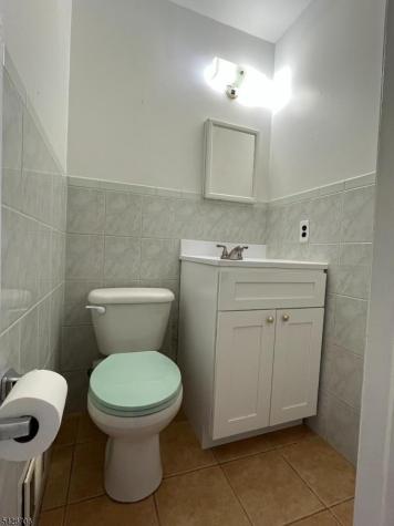 17 Garden Drive Elmwood Park NJ 07407