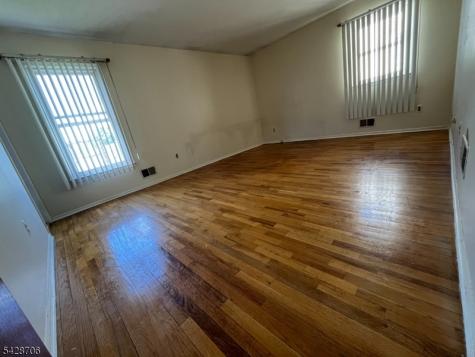 17 Garden Drive Elmwood Park NJ 07407