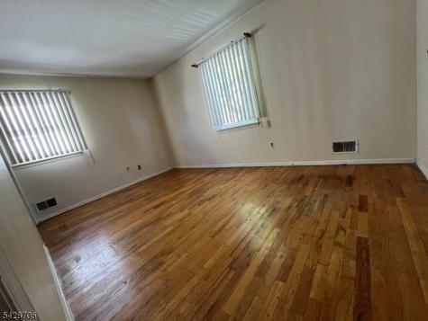 17 Garden Drive Elmwood Park NJ 07407