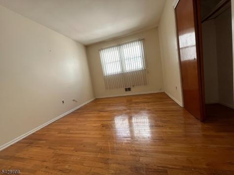 17 Garden Drive Elmwood Park NJ 07407