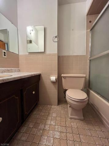 17 Garden Drive Elmwood Park NJ 07407