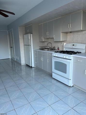 17 Garden Drive Elmwood Park NJ 07407
