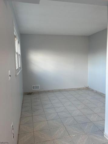 17 Garden Drive Elmwood Park NJ 07407