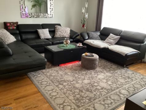 17 Garden Drive Elmwood Park NJ 07407