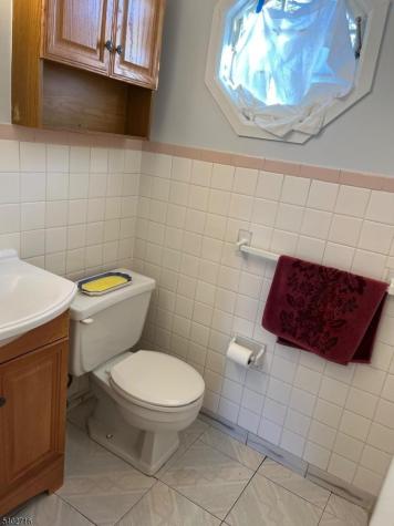 17 Garden Drive Elmwood Park NJ 07407