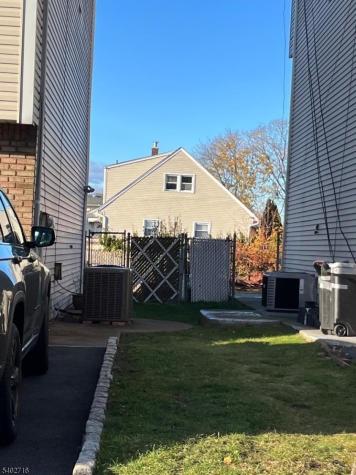 17 Garden Drive Elmwood Park NJ 07407