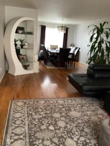 17 Garden Drive Elmwood Park NJ 07407